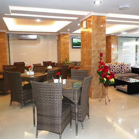 มรานัทธา แกรนด์ โฮเต็ล Hotel ยอกยาการ์ตา ภายนอก รูปภาพ