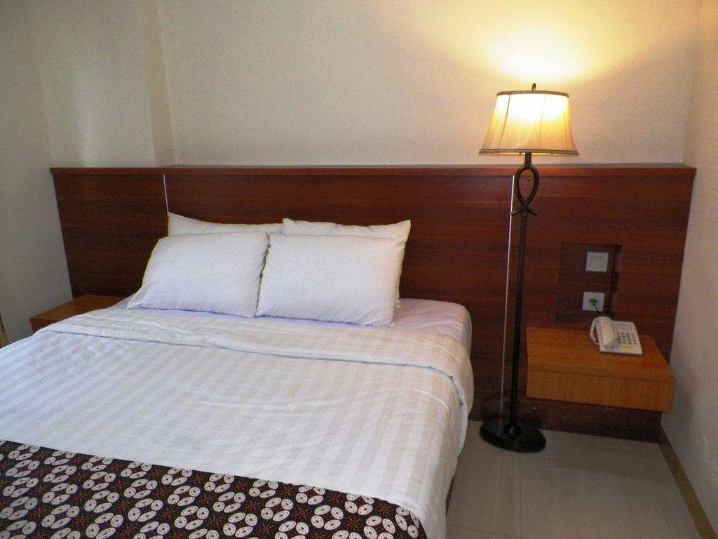 มรานัทธา แกรนด์ โฮเต็ล Hotel ยอกยาการ์ตา ภายนอก รูปภาพ