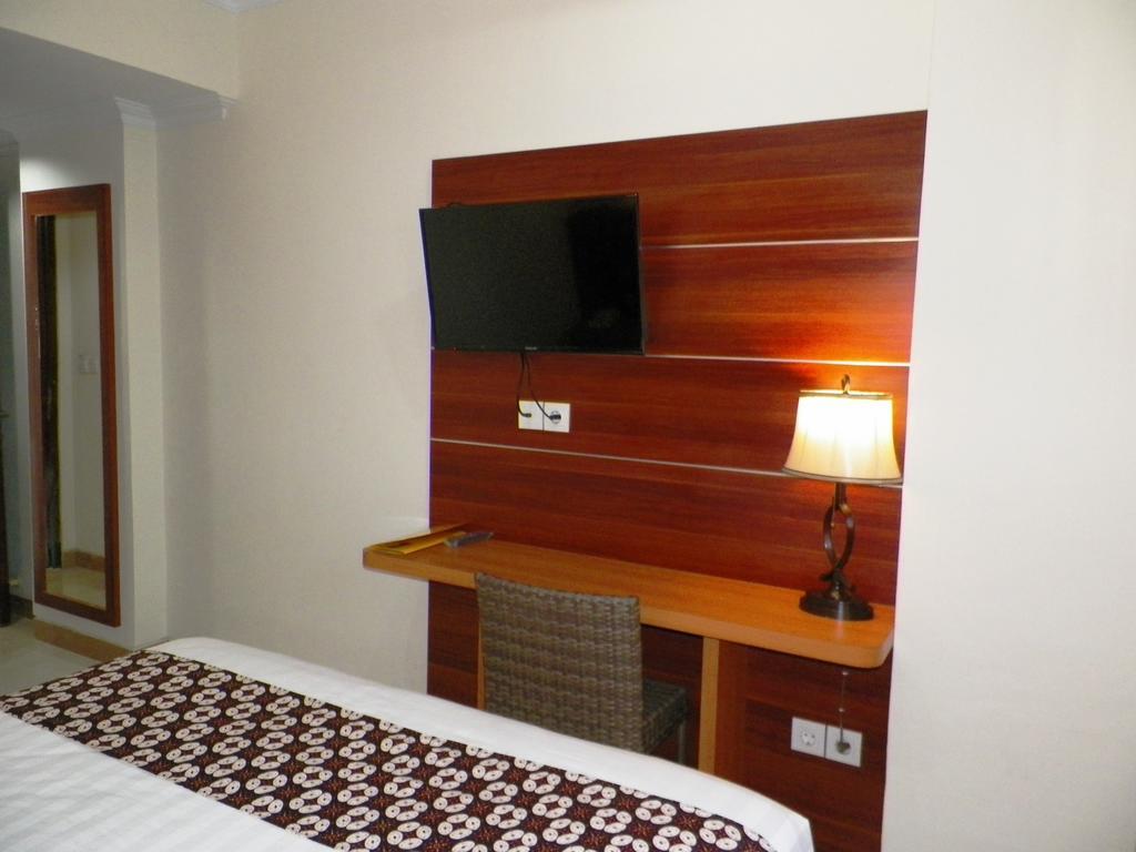 มรานัทธา แกรนด์ โฮเต็ล Hotel ยอกยาการ์ตา ภายนอก รูปภาพ