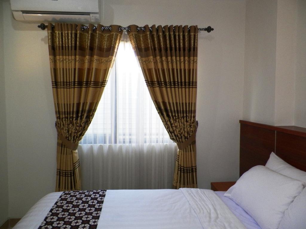 มรานัทธา แกรนด์ โฮเต็ล Hotel ยอกยาการ์ตา ภายนอก รูปภาพ