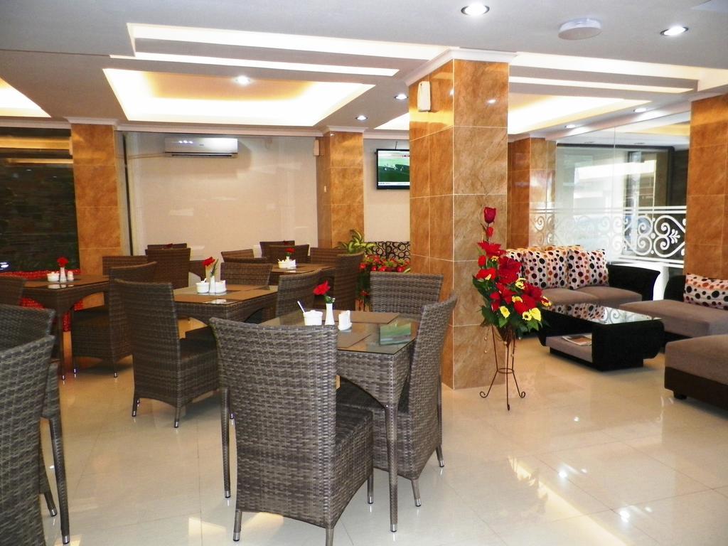 มรานัทธา แกรนด์ โฮเต็ล Hotel ยอกยาการ์ตา ภายนอก รูปภาพ
