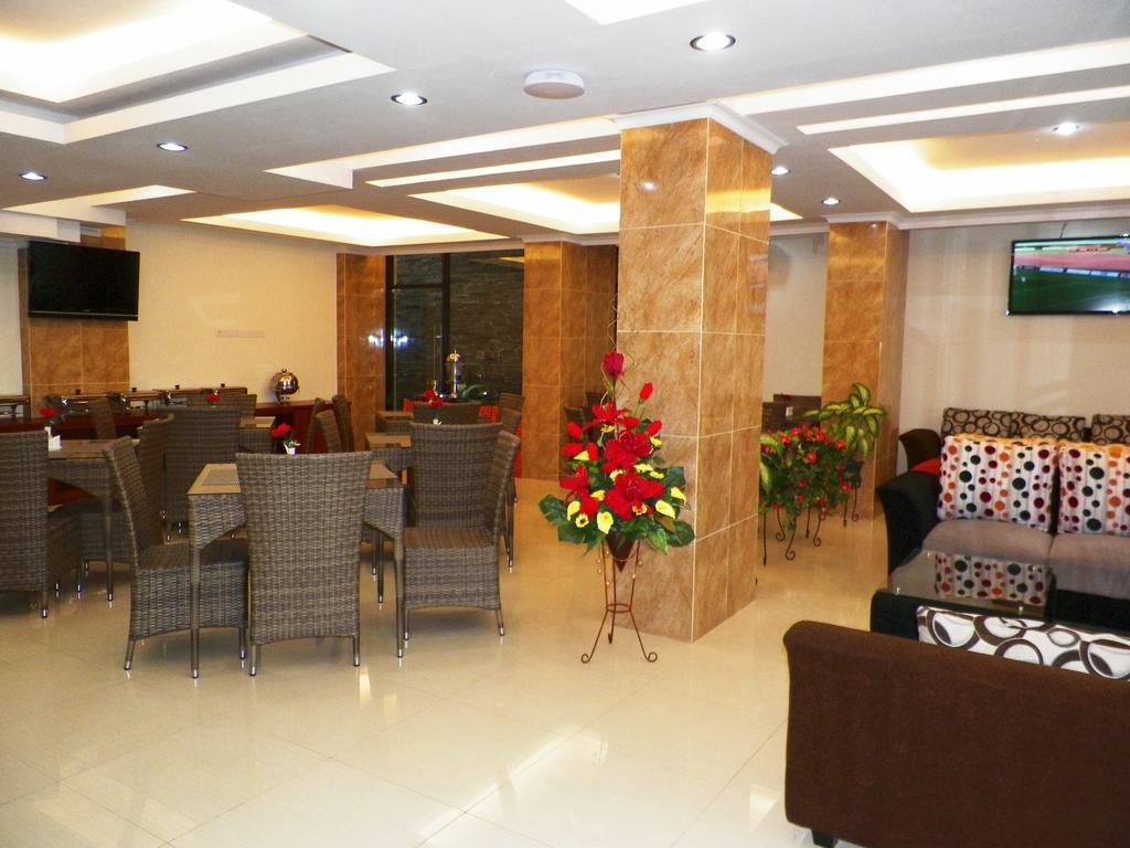 มรานัทธา แกรนด์ โฮเต็ล Hotel ยอกยาการ์ตา ภายนอก รูปภาพ