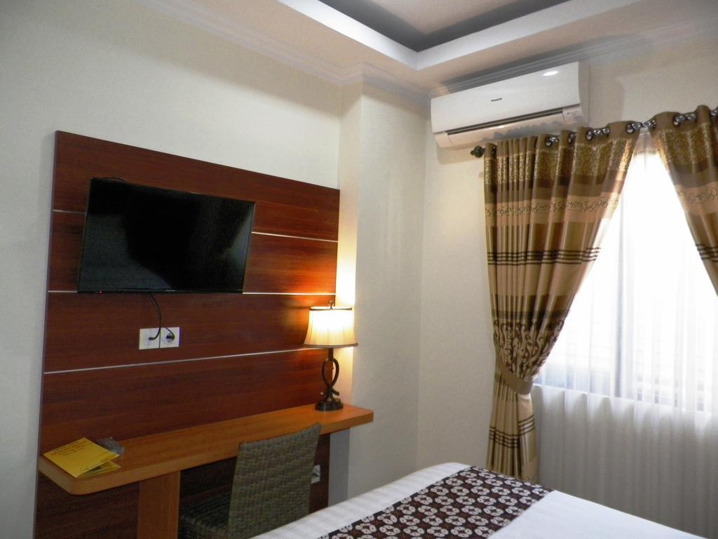 มรานัทธา แกรนด์ โฮเต็ล Hotel ยอกยาการ์ตา ภายนอก รูปภาพ