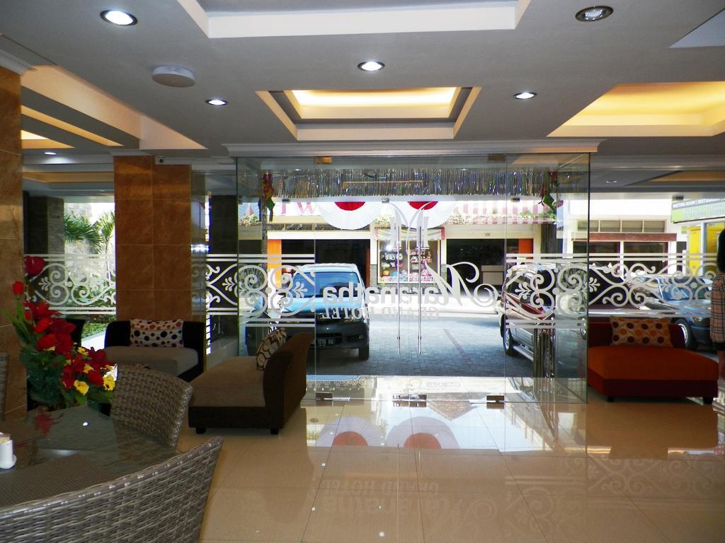มรานัทธา แกรนด์ โฮเต็ล Hotel ยอกยาการ์ตา ภายนอก รูปภาพ