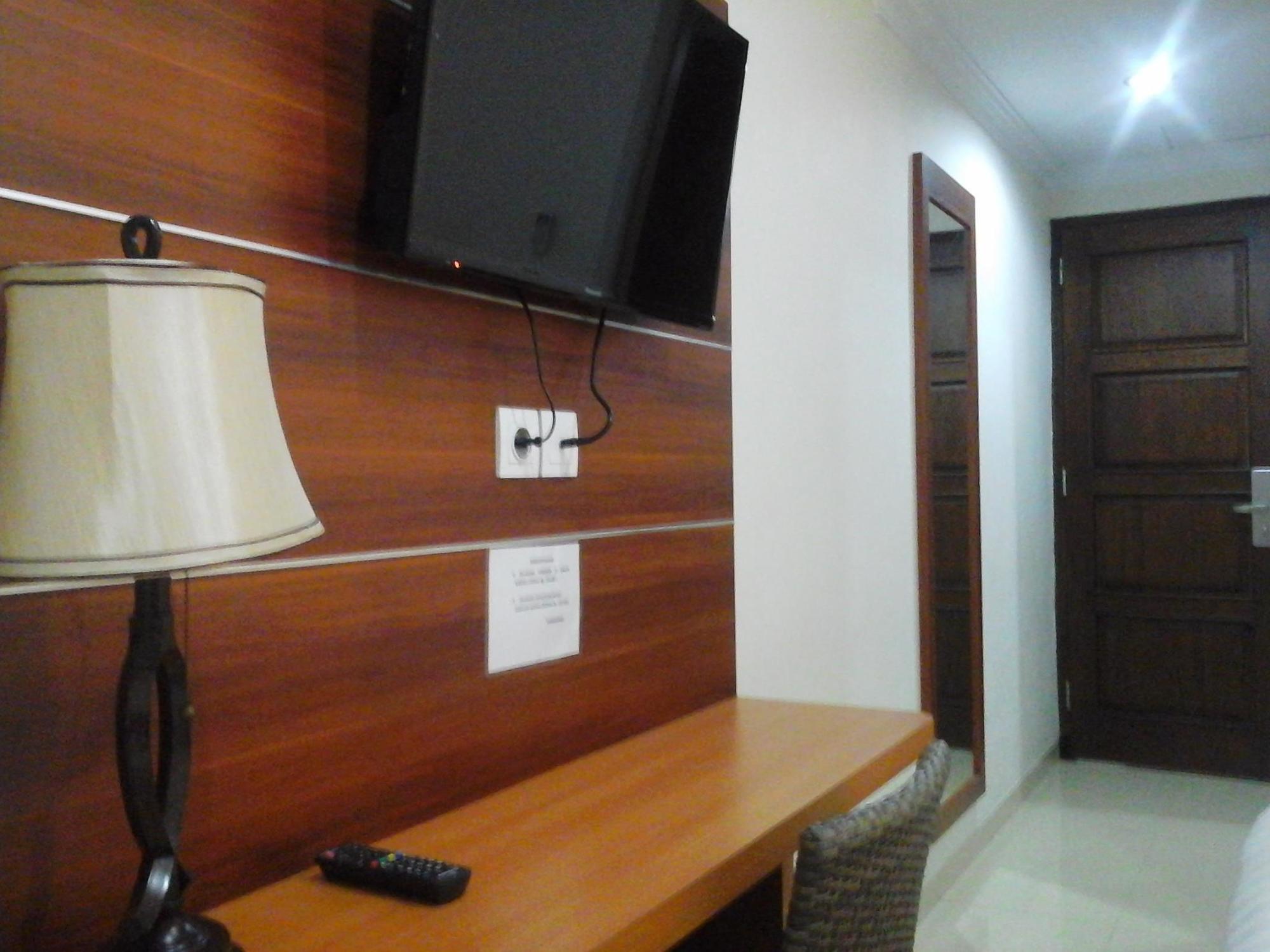 มรานัทธา แกรนด์ โฮเต็ล Hotel ยอกยาการ์ตา ภายนอก รูปภาพ